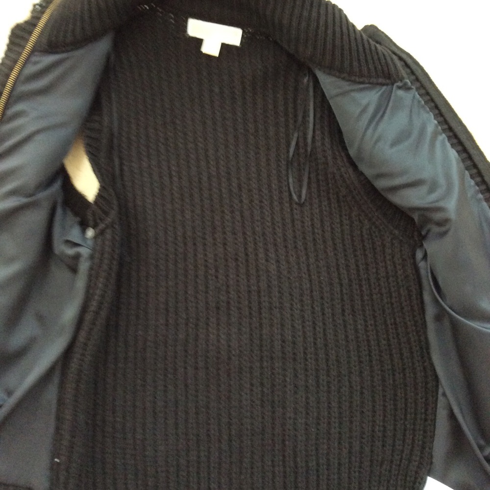 Vest - Picture 2 of 3